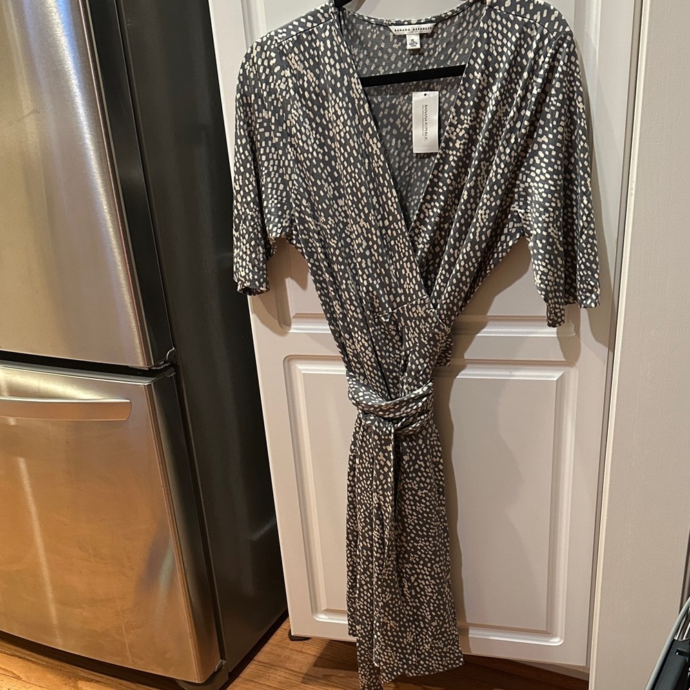 NWT Banana Republic Stylish Gray Patterned Wrap Dress, XL